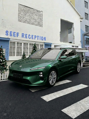 Gloss Metallic Gotland Green