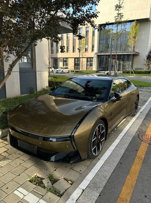 Gloss Battle Green